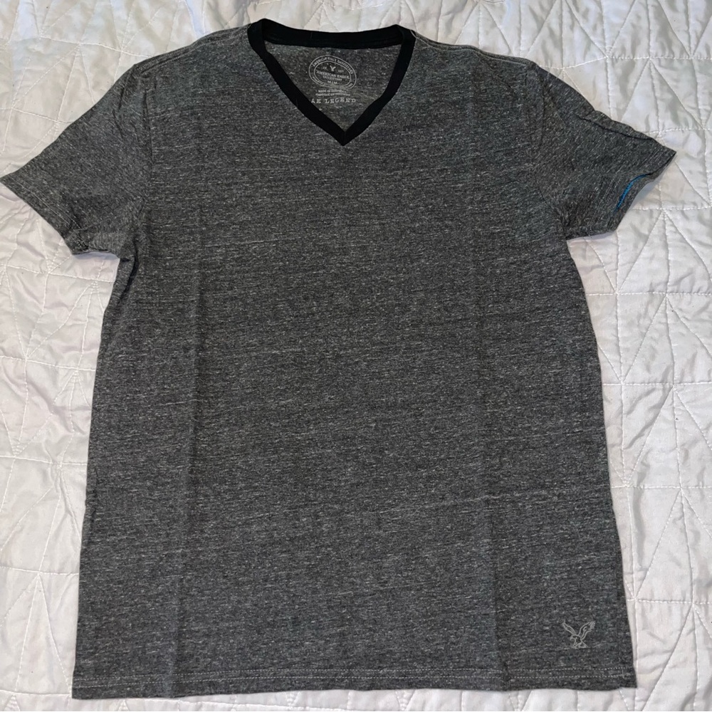 Medium American Eagle V neck